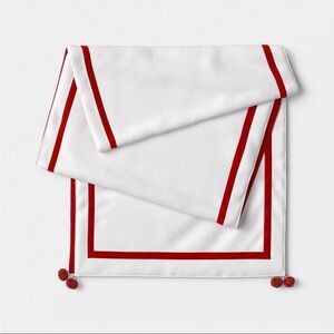 Threshold reversible table runner